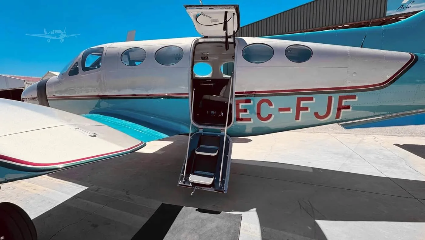 Exterior view of a 1974 CESSNA 414, EC-FJF.
