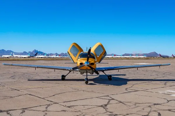 Exterior view of a 2003 Cirrus SR22, N8146J.