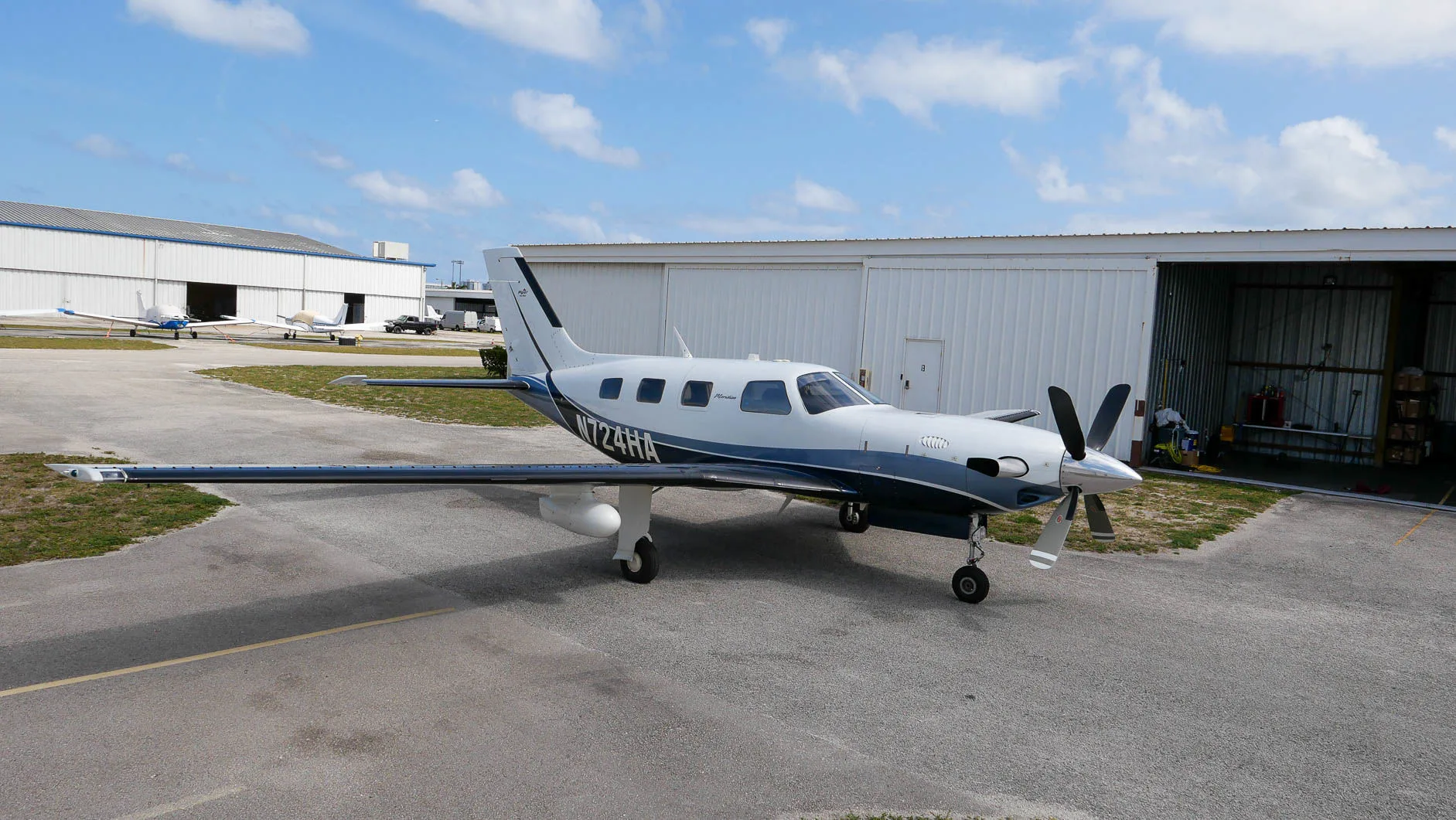 Exterior view of a 2008 Piper PA-46-500TP M500 Meridian.