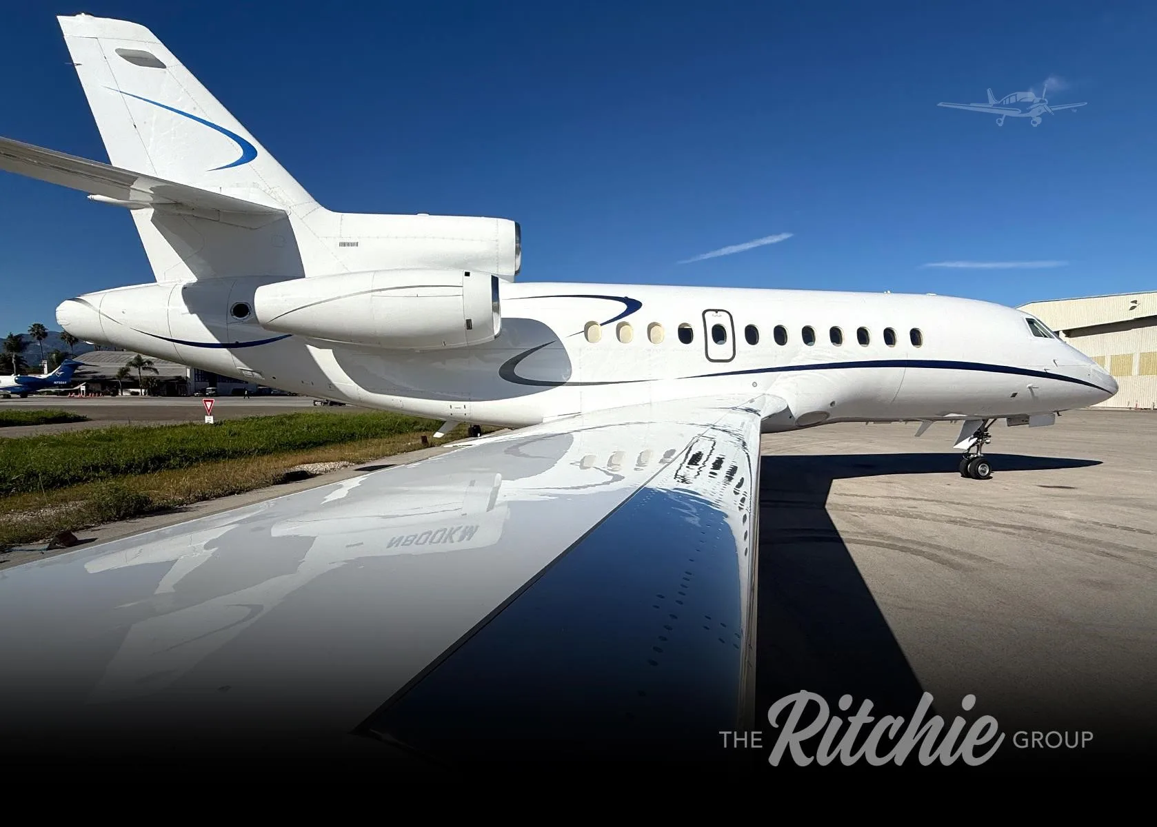 Exterior view of a 1993 DASSAULT FALCON 900B.