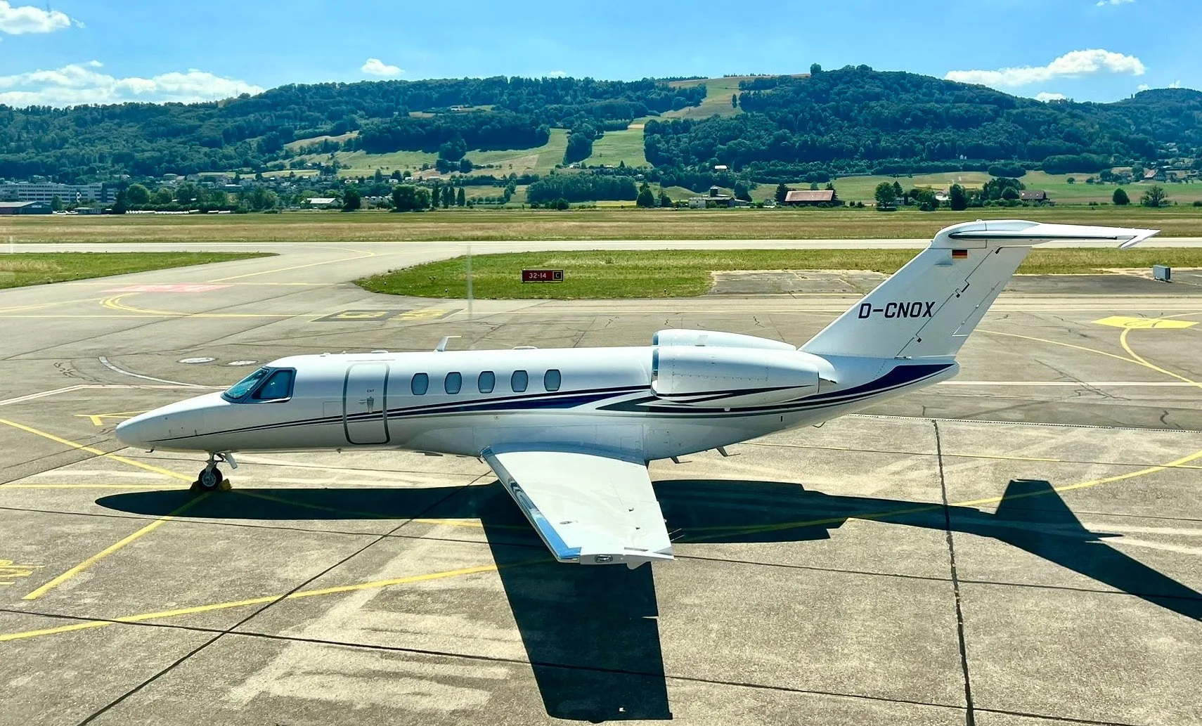 Cockpit and instrument panel of a 2014 Cessna Citation CJ4.