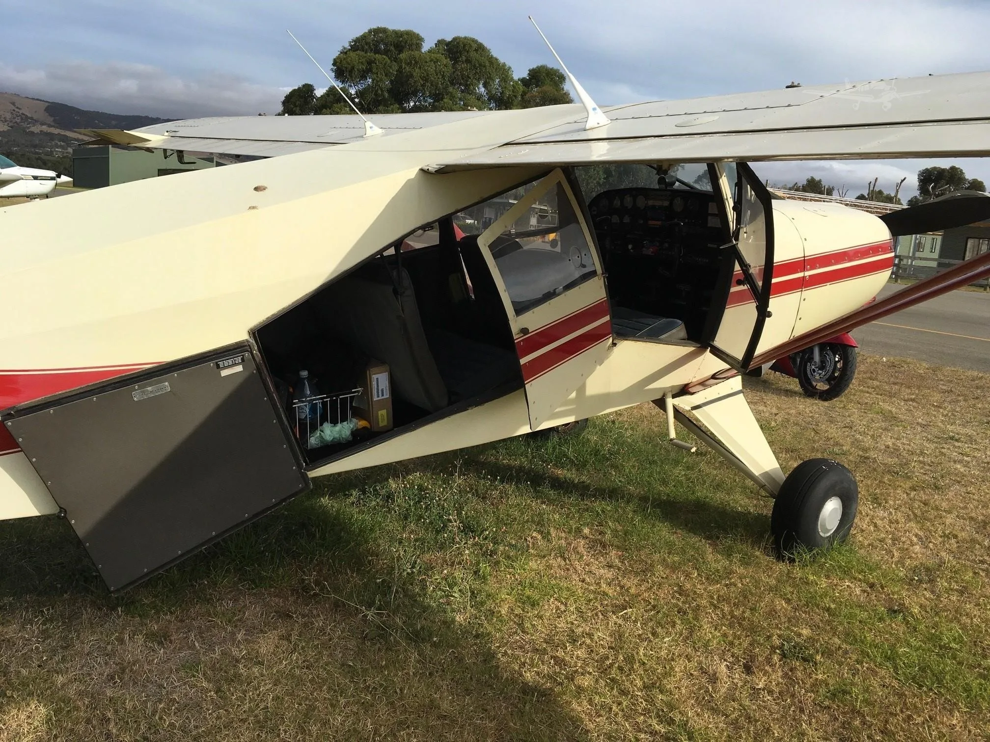 Exterior view of a 1994 MAULE MX7-180B.