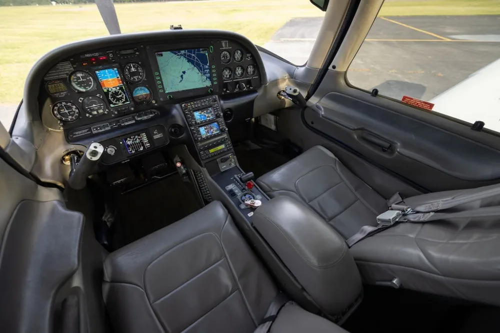 Cockpit and instrument panel of a 2002 Cirrus SR22.