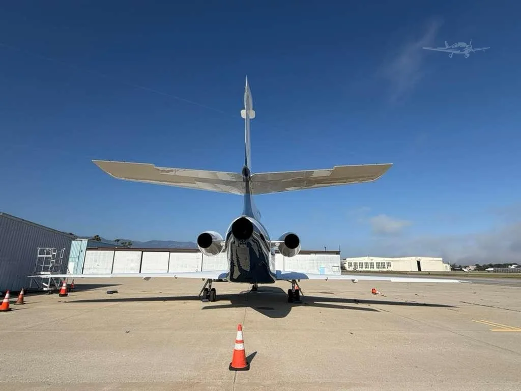 Exterior view of a DASSAULT FALCON 900B, N805AL.
