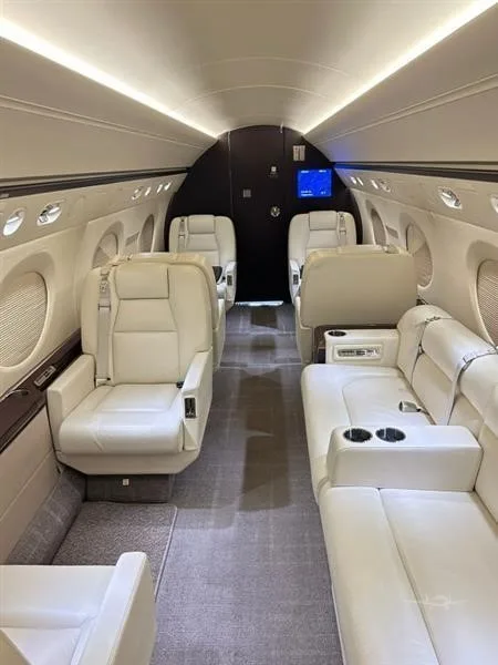Cabin interior of a 2007 GULFSTREAM G550.