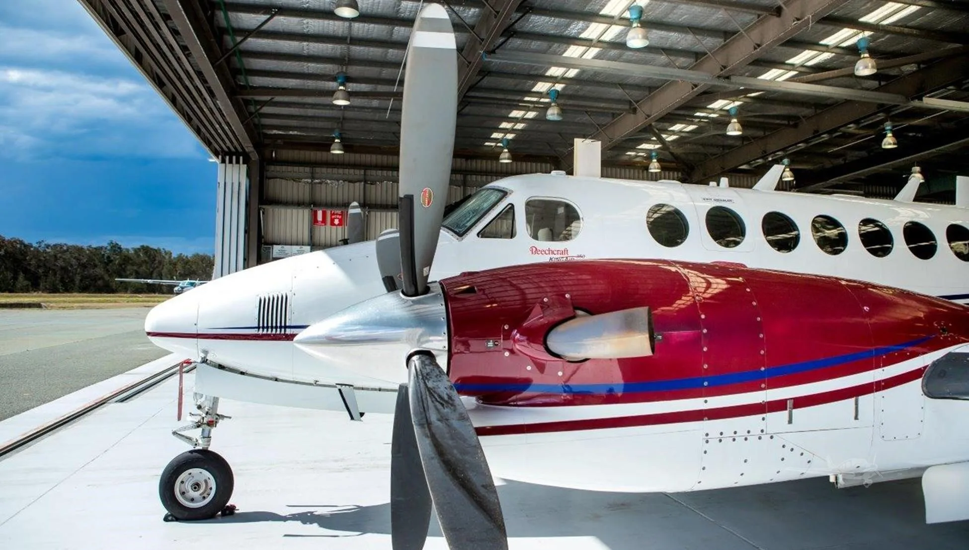 Exterior view of a 1993 BEECHCRAFT KING AIR 350, VH-FIX.
