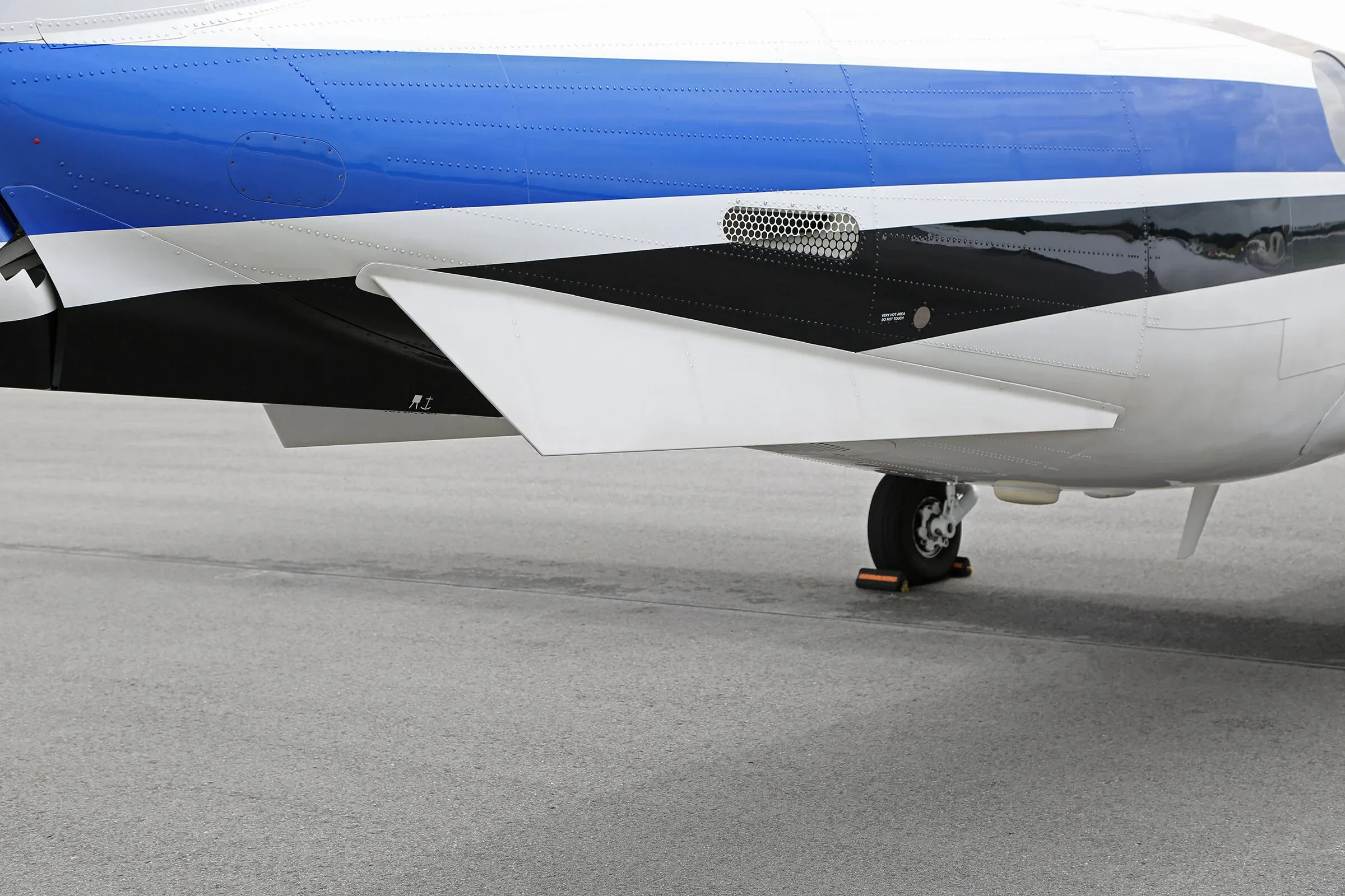Exterior view of a 1999 Pilatus PC-12/45, N360DA.