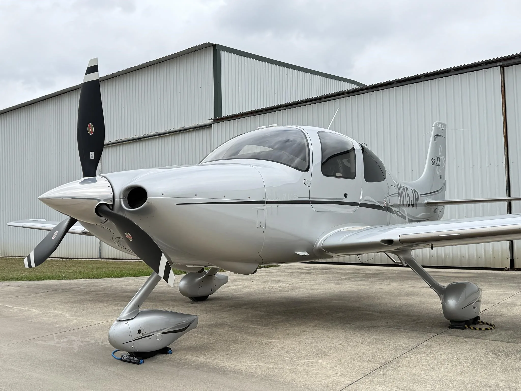 Exterior view of a 2007 CIRRUS SR22-G2 TURBO, N615JP.