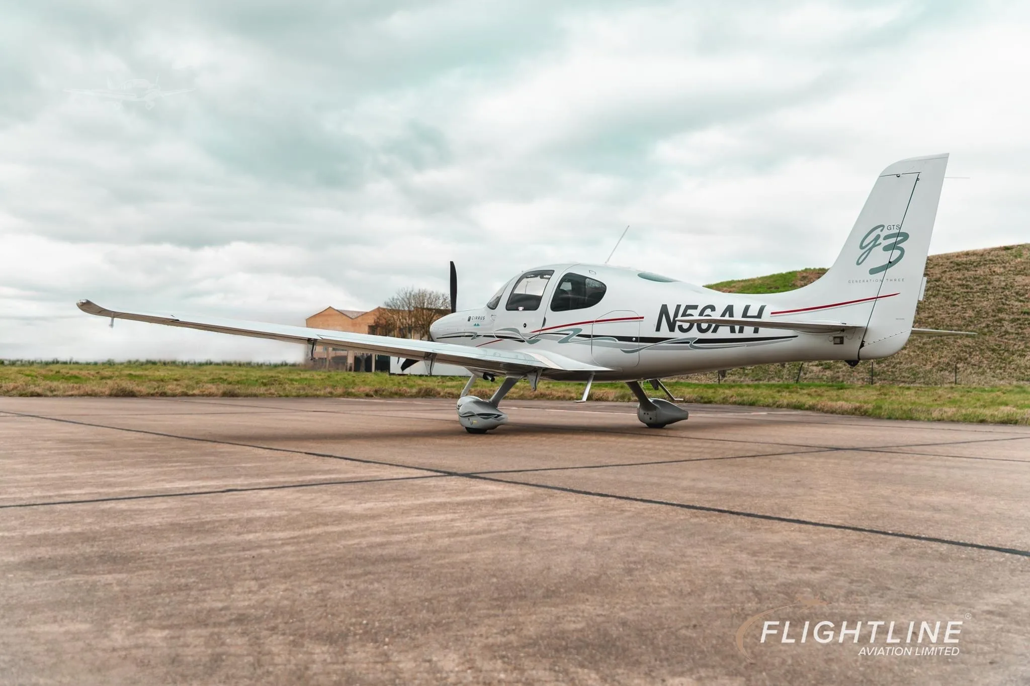Exterior view of a 2007 CIRRUS SR22-G3, N56AH.