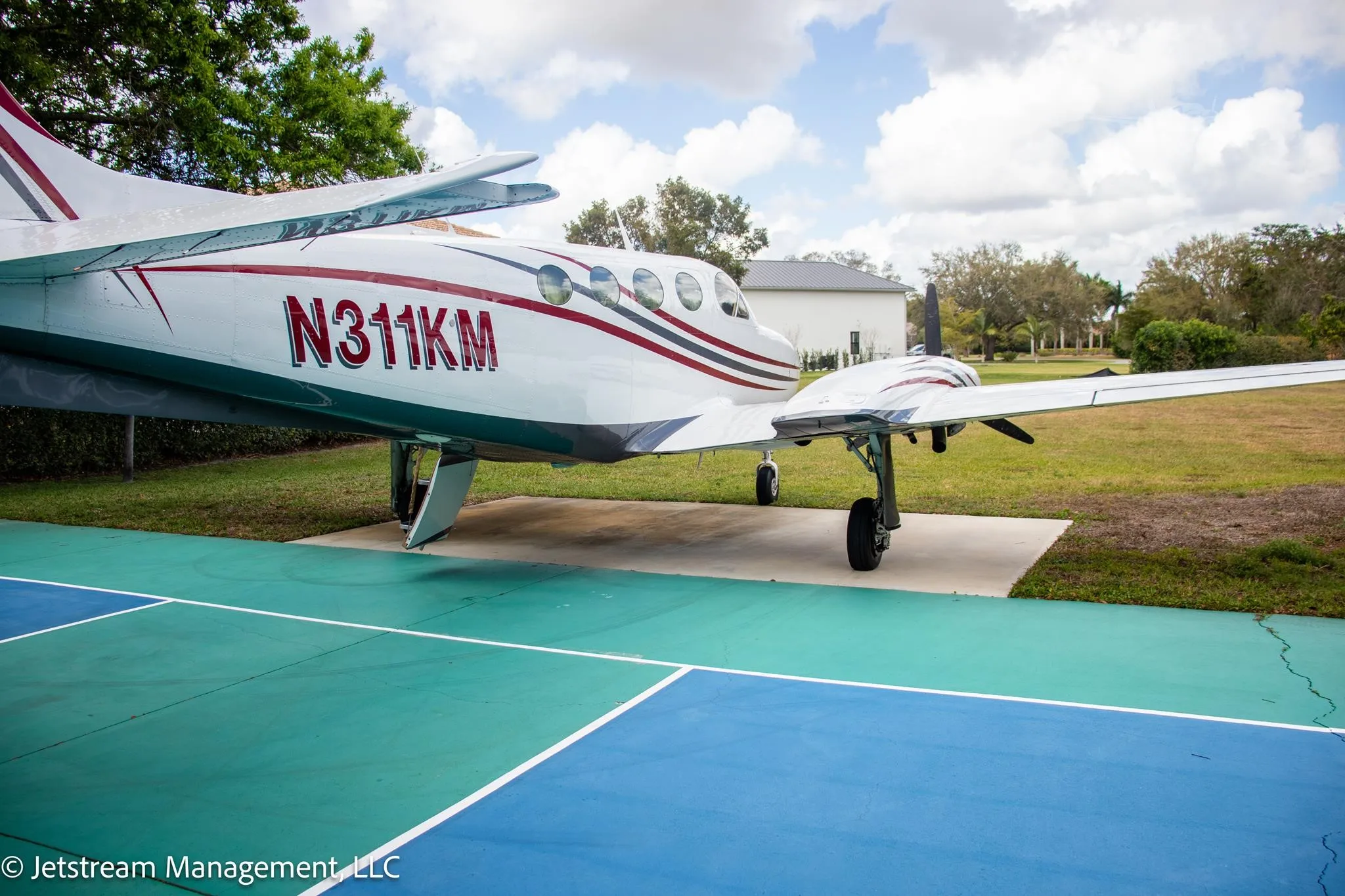 Exterior view of a 1979 CESSNA 340A, N311KM.