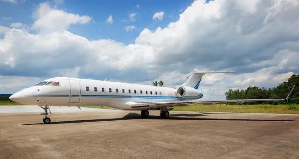 Exterior view of a 2017 Bombardier Global 6000.