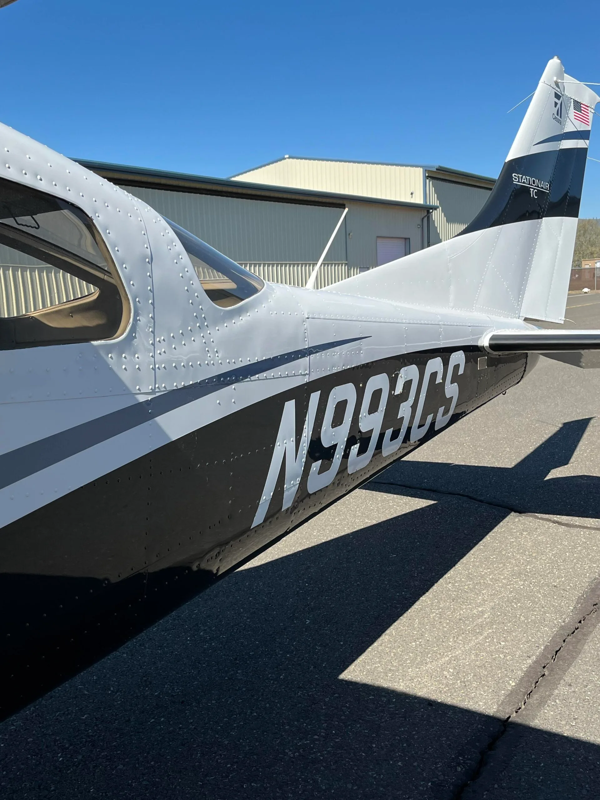 Exterior view of a 2011 Cessna T206H, N993CS.