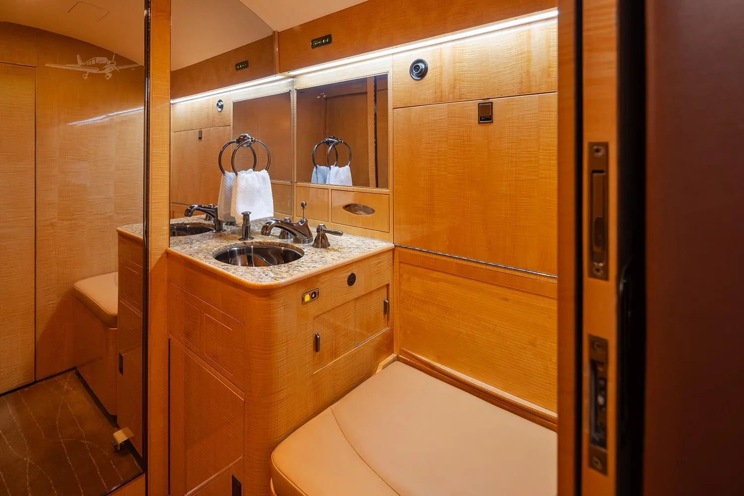 Cabin interior of a 1992 GULFSTREAM GIV.