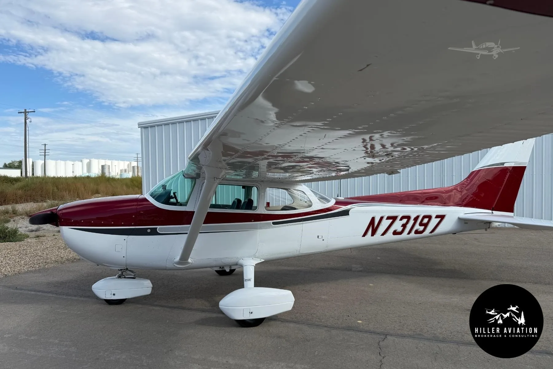 Exterior view of a 1976 CESSNA 172M SKYHAWK, N73197.