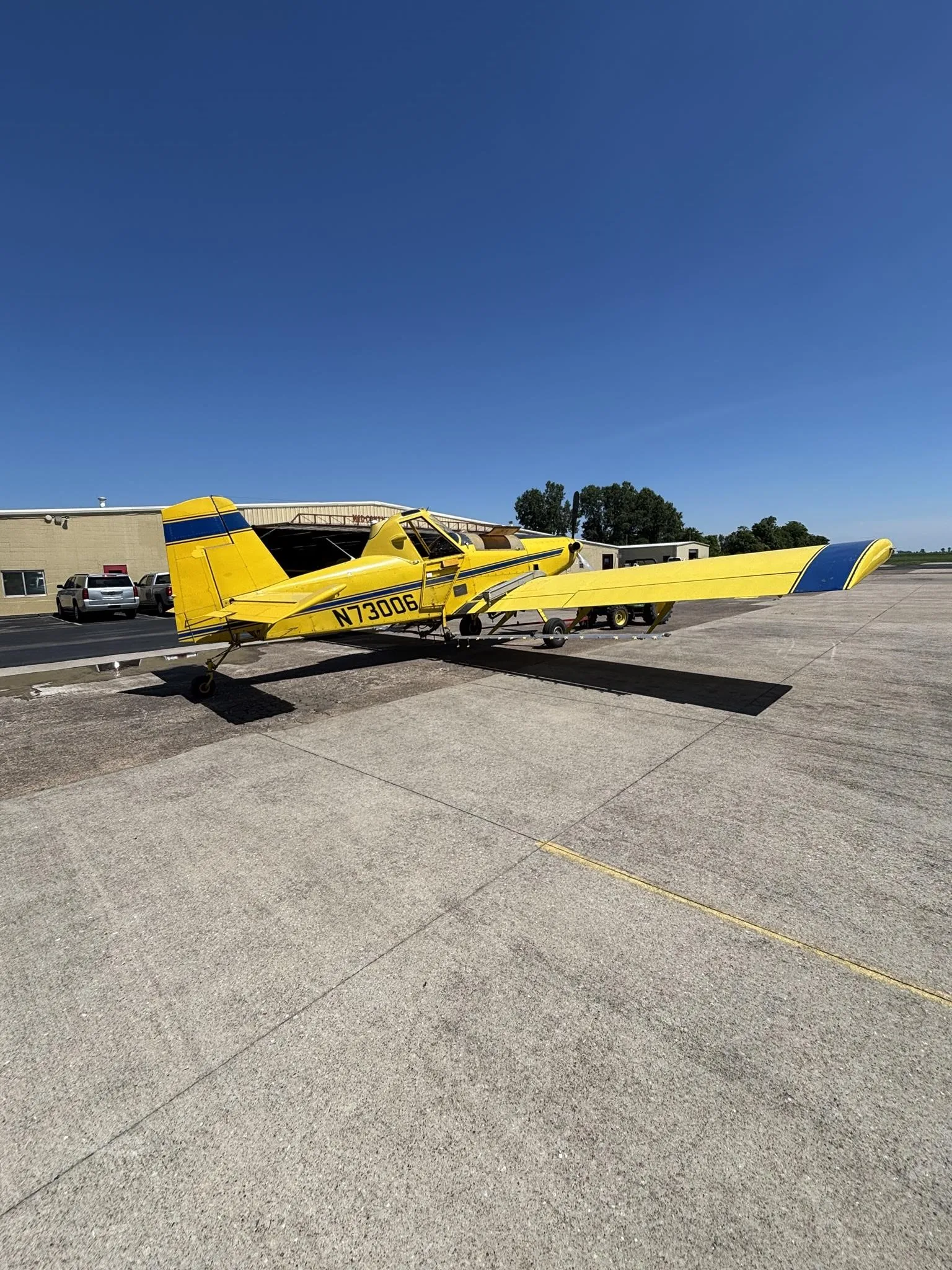Exterior view of a 1985 AIR TRACTOR AT-400A, N73006.