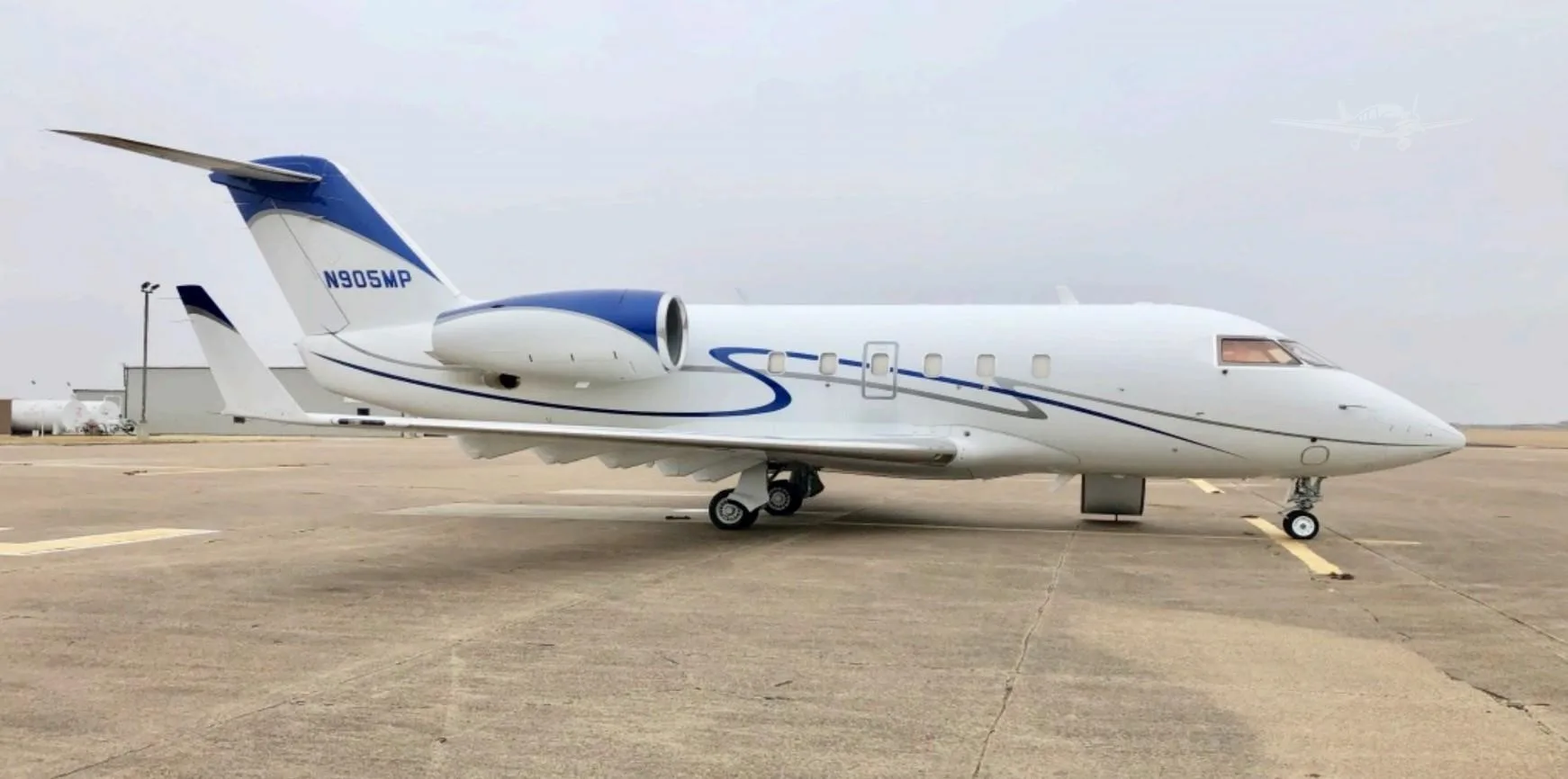 Exterior view of a 1982 BOMBARDIER CHALLENGER 600, N906MP.