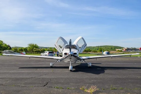 Exterior view of a 2003 Cirrus SR22, N6026K.