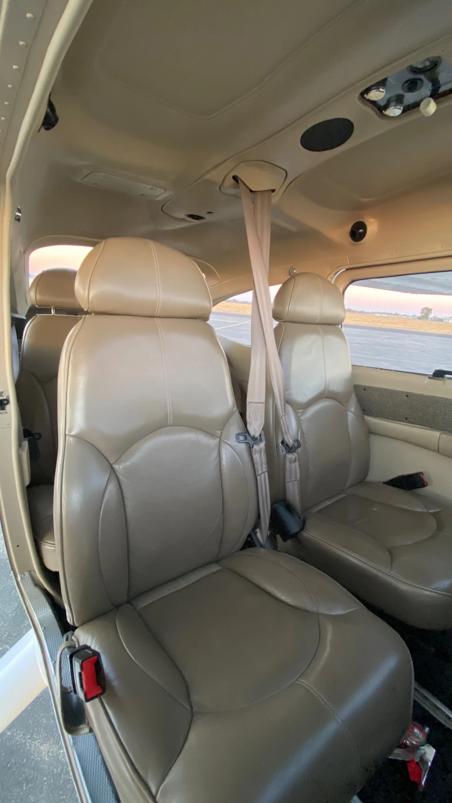 Cabin interior of a 2004 Cessna T182T.