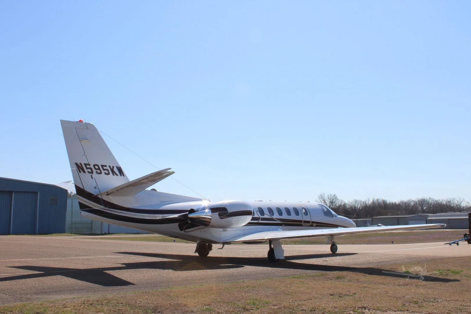 Exterior view of a 2002 CESSNA CITATION ENCORE, N595KW.