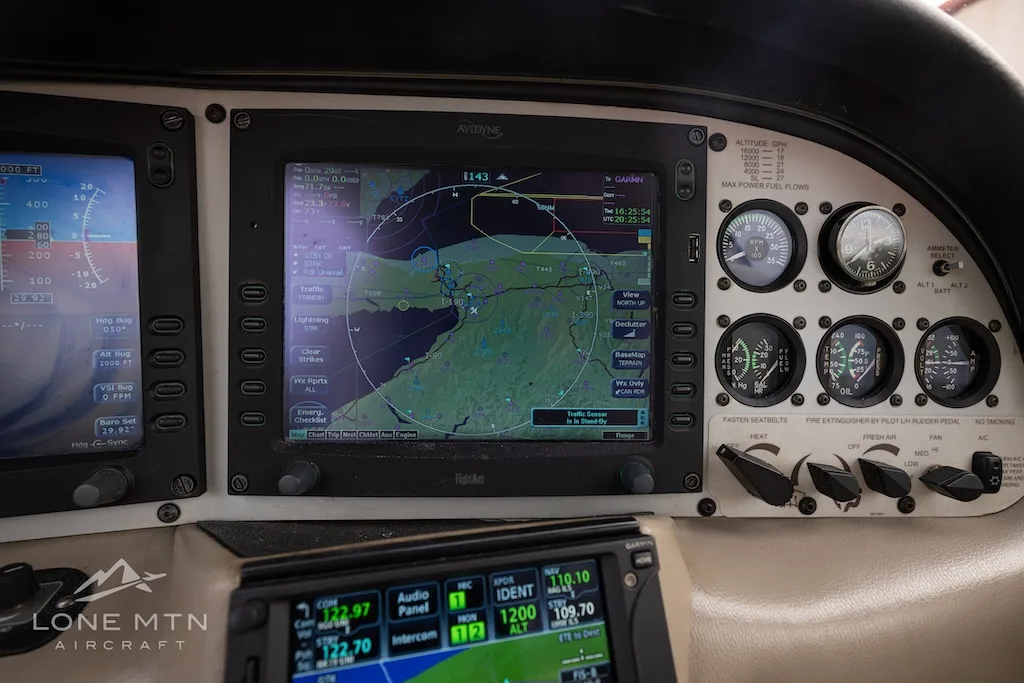 Avionics suite of a 2004 Cirrus SR22 G2.