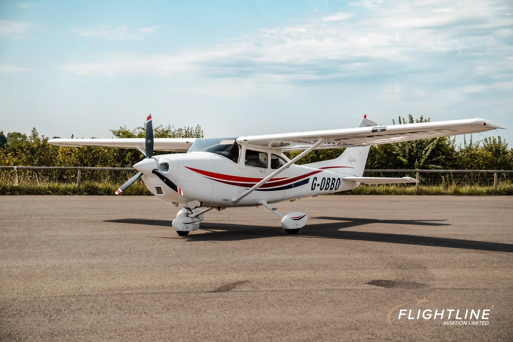 Exterior view of a 1999 CESSNA 182S SKYLANE, G-OBBO.