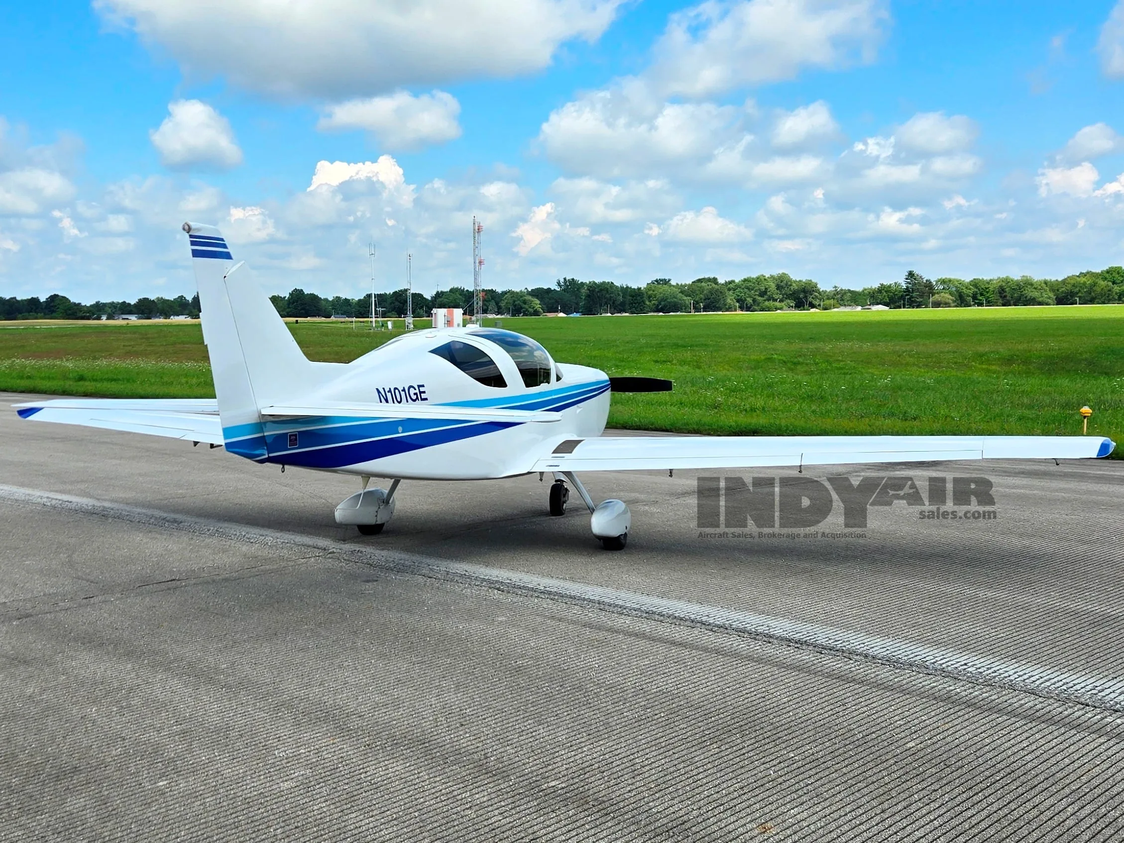 Exterior view of a 2000 Glasair Super II, N101GE.