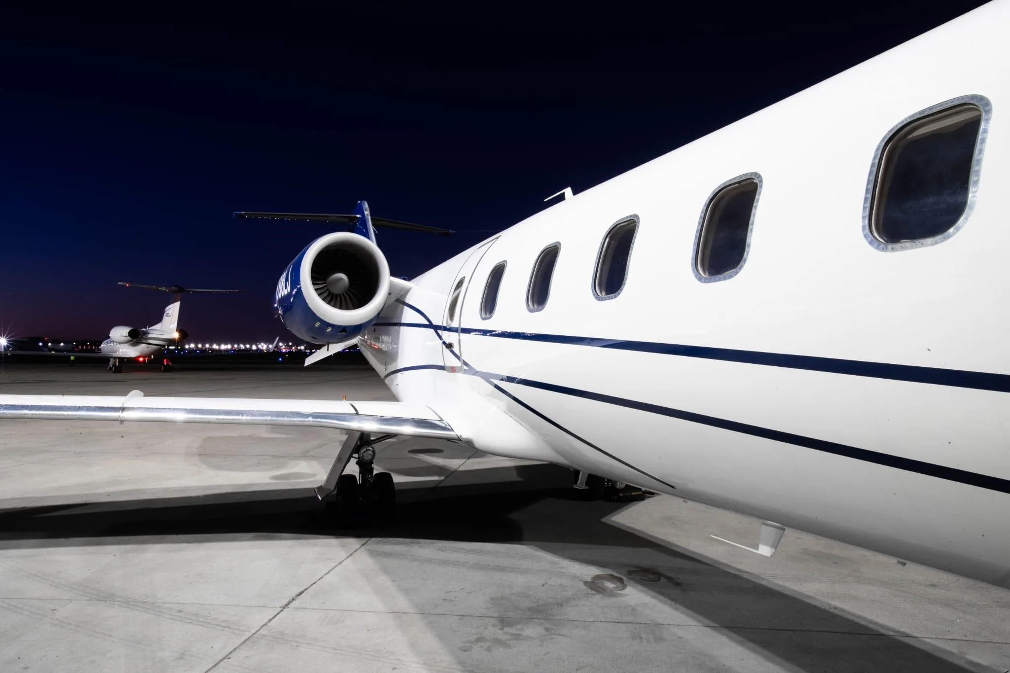 Exterior view of a 2001 LEARJET 60, N888LJ.
