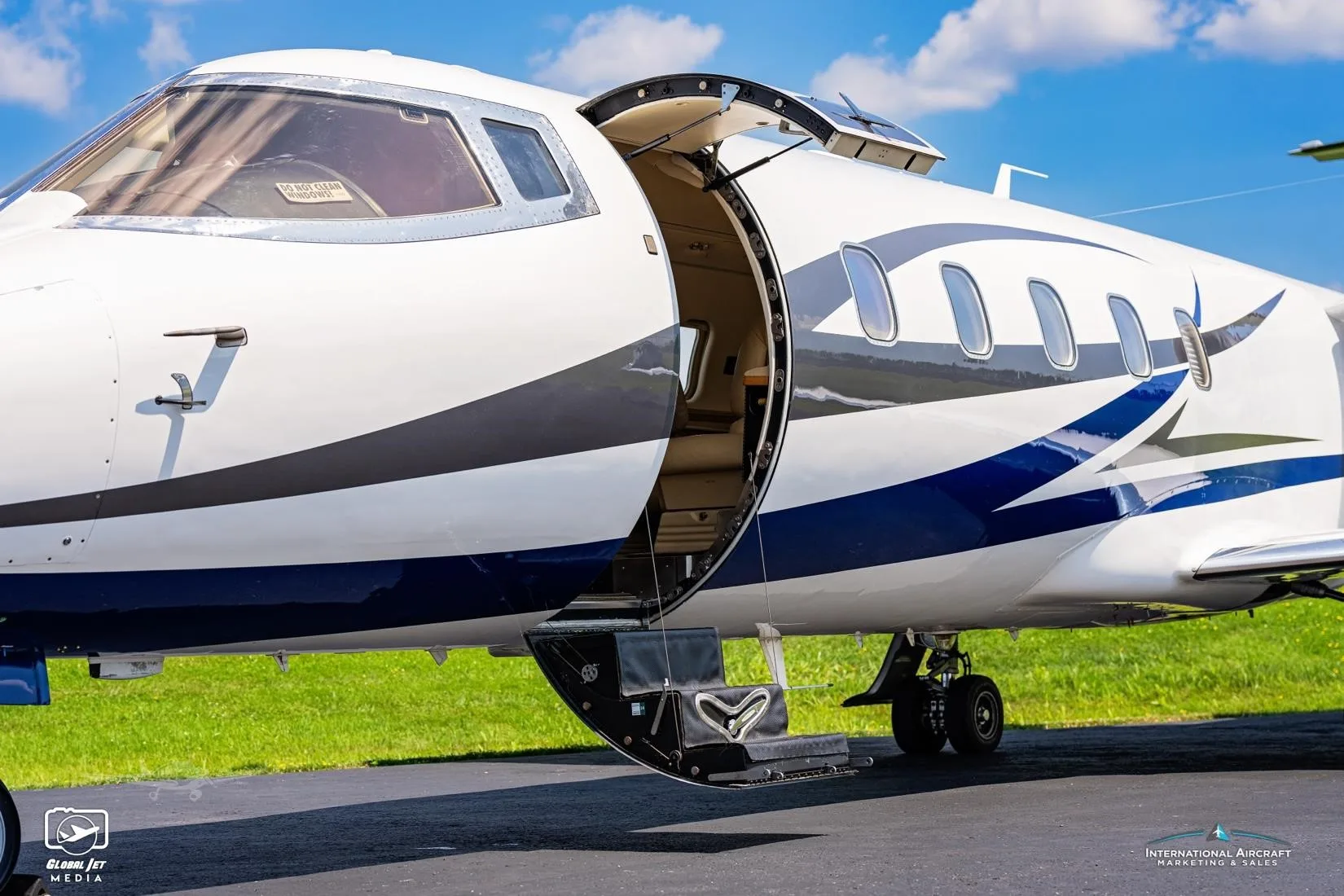 Exterior view of a 1996 LEARJET 60, N156DH.