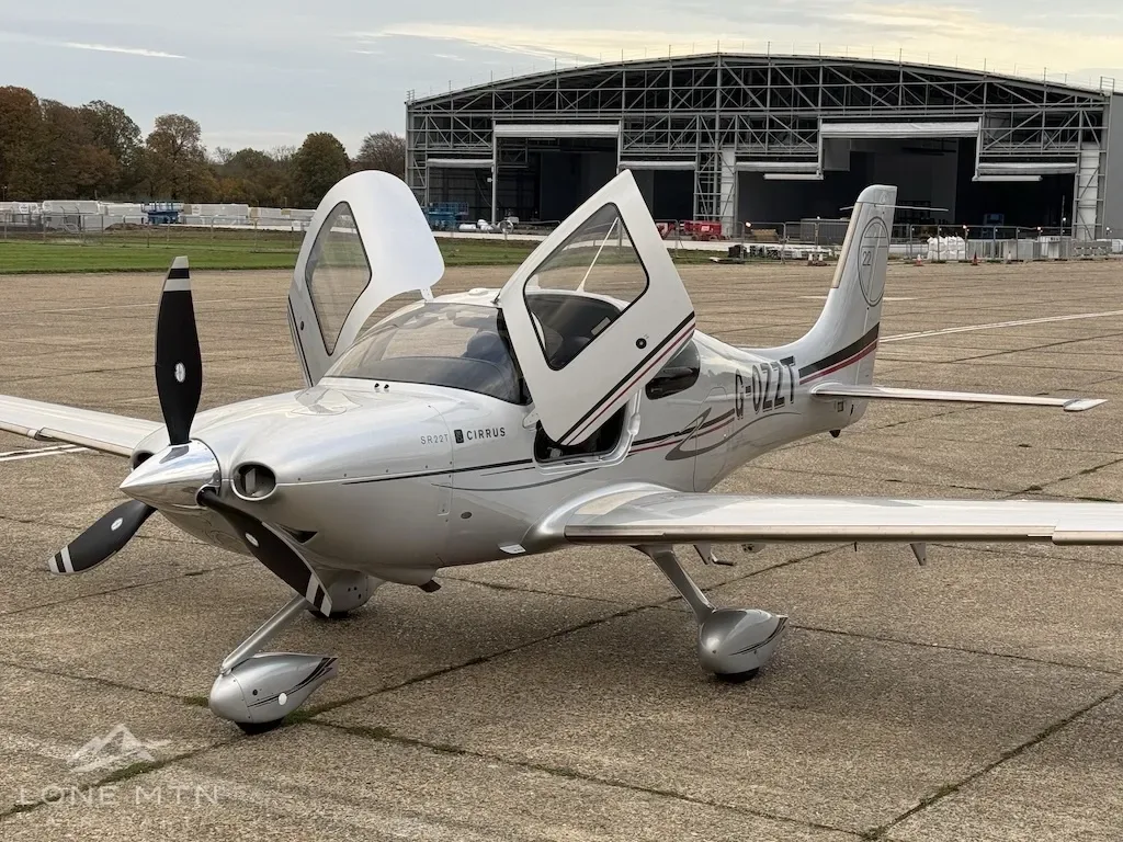 Cockpit and instrument panel of a 2011 Cirrus.