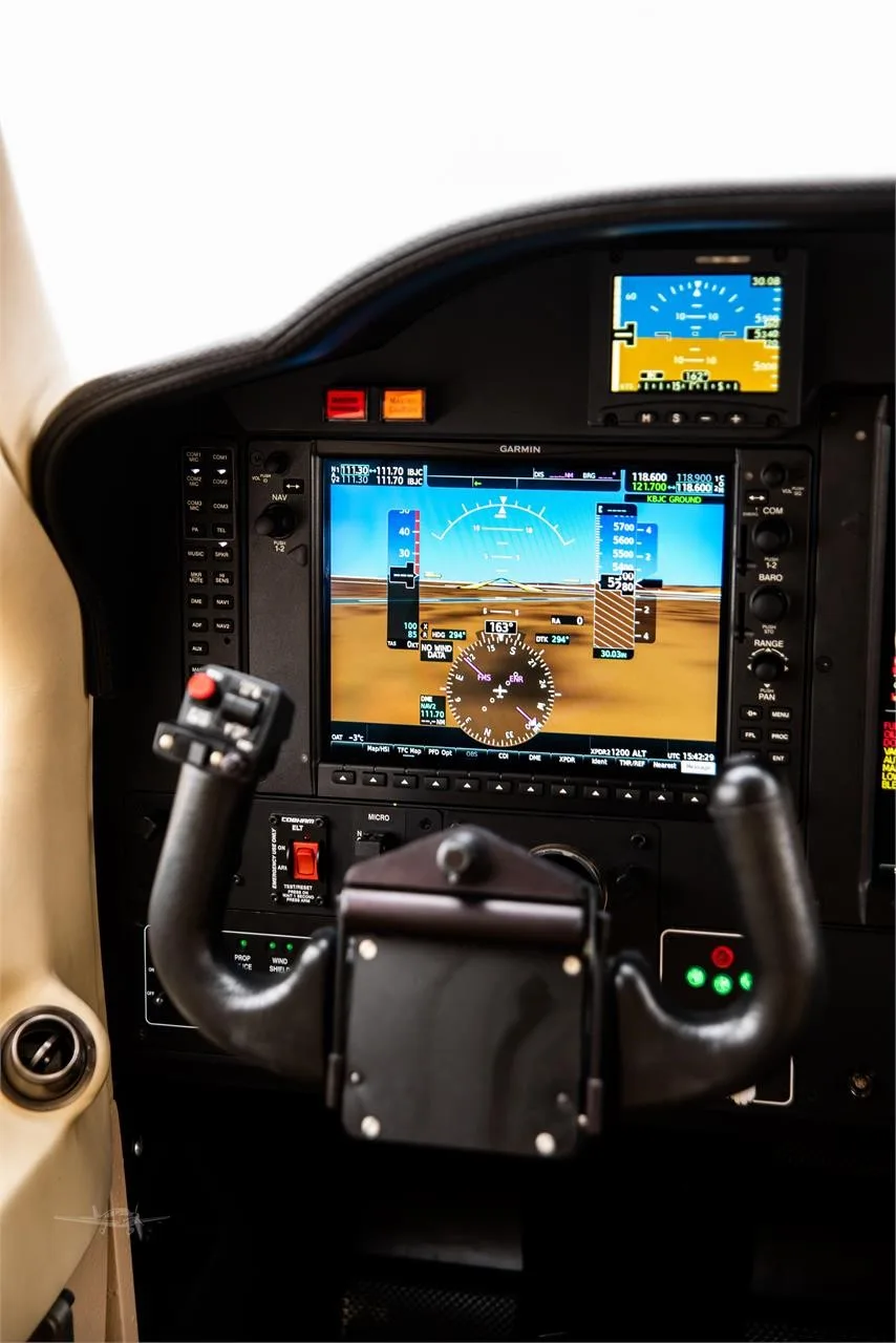 Cockpit and instrument panel of a 2011 DAHER TBM 850.