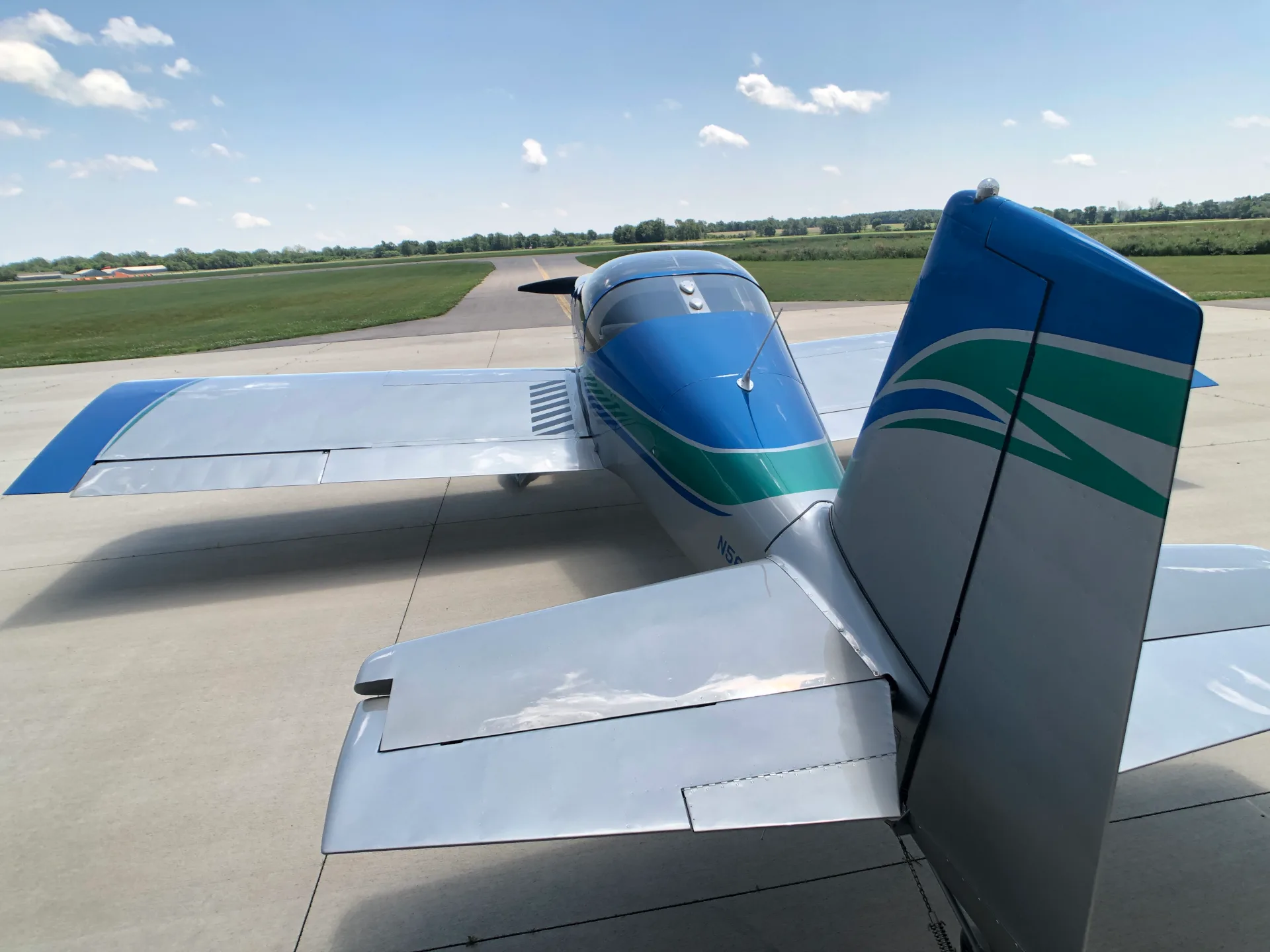 Exterior view of a 1998 Vans RV6.