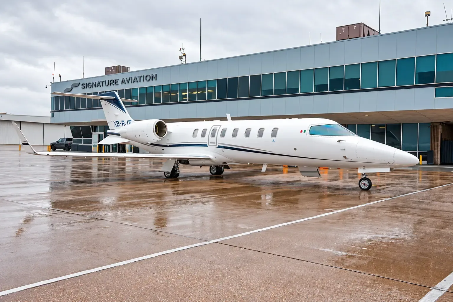 Exterior view of a 2004 Learjet, XB-RJF.