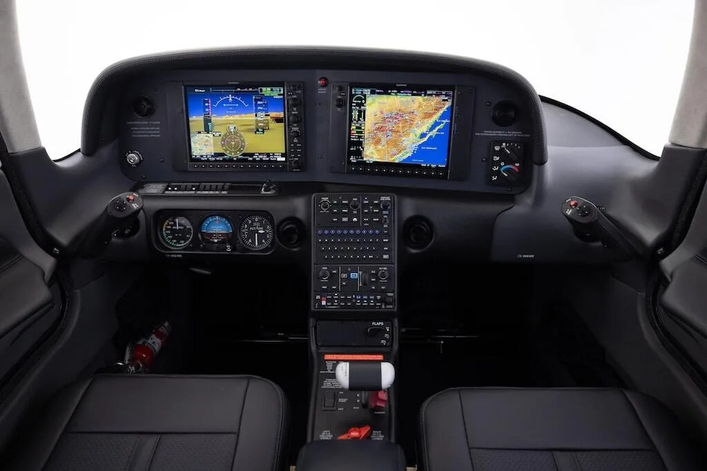 Cockpit and instrument panel of a 2022 Cirrus SR20 G6.