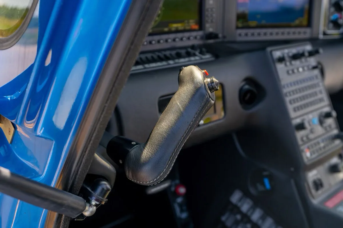 Cockpit and instrument panel of a 2017 Cirrus SR22-G6 GTS.