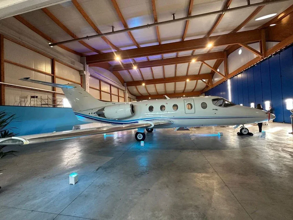 Exterior view of a 2007 Hawker 400XP SN, RK-515.