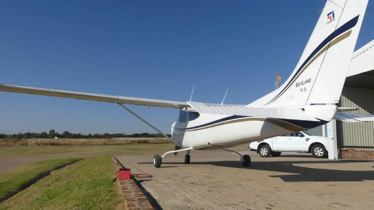 Exterior view of a 1980 CESSNA R182RG SKYLANE.
