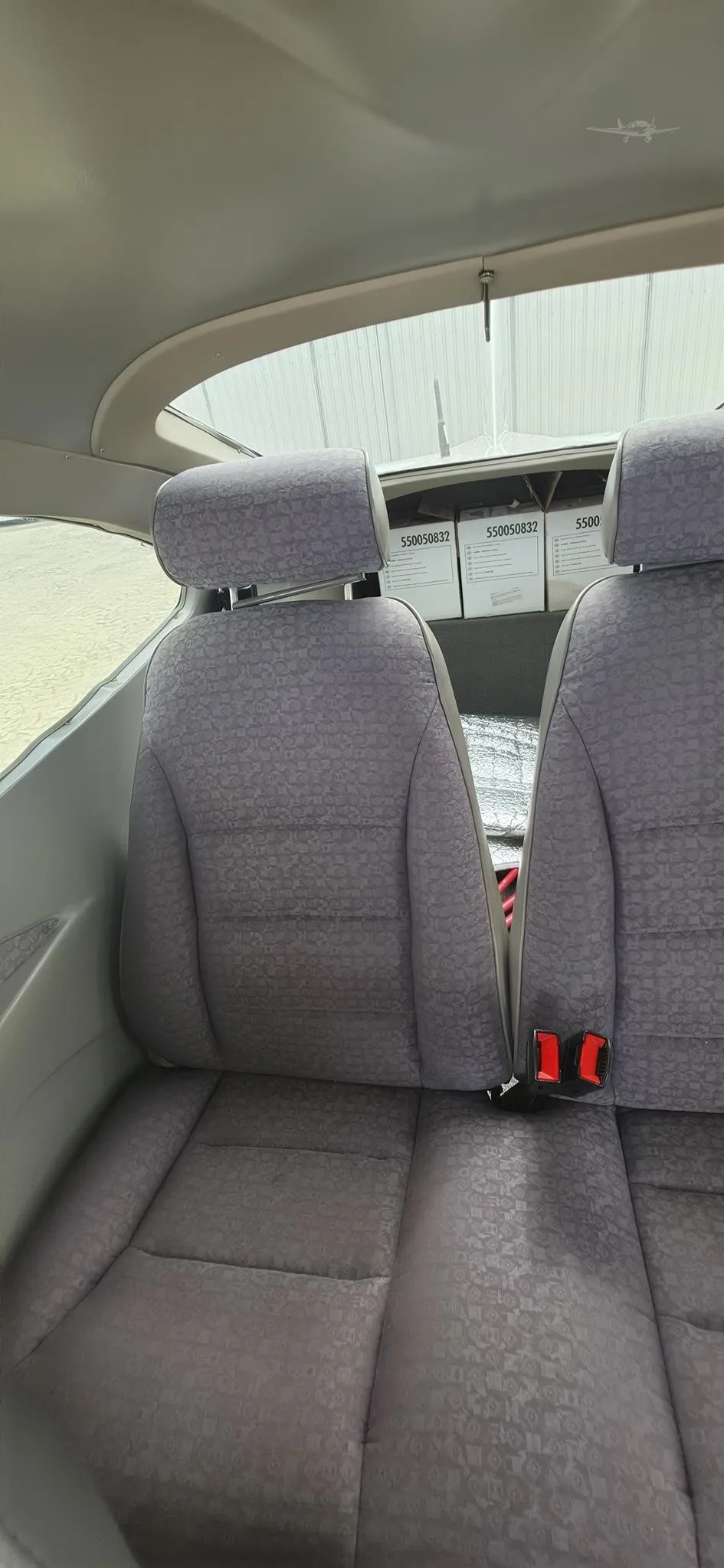 Cabin interior of a 1998 CESSNA 182S SKYLANE.