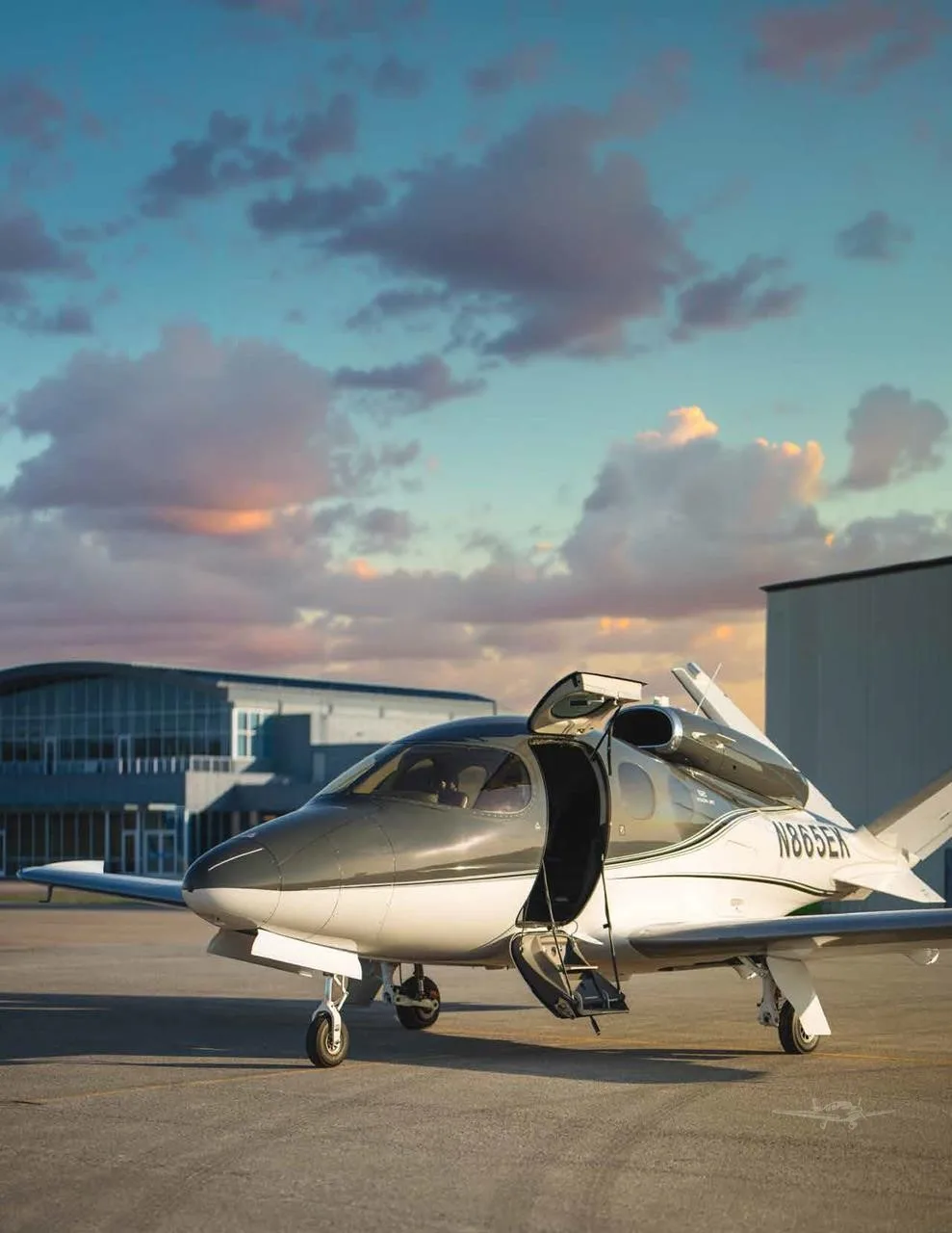 Exterior view of a 2019 CIRRUS VISION SF50, N865EK.