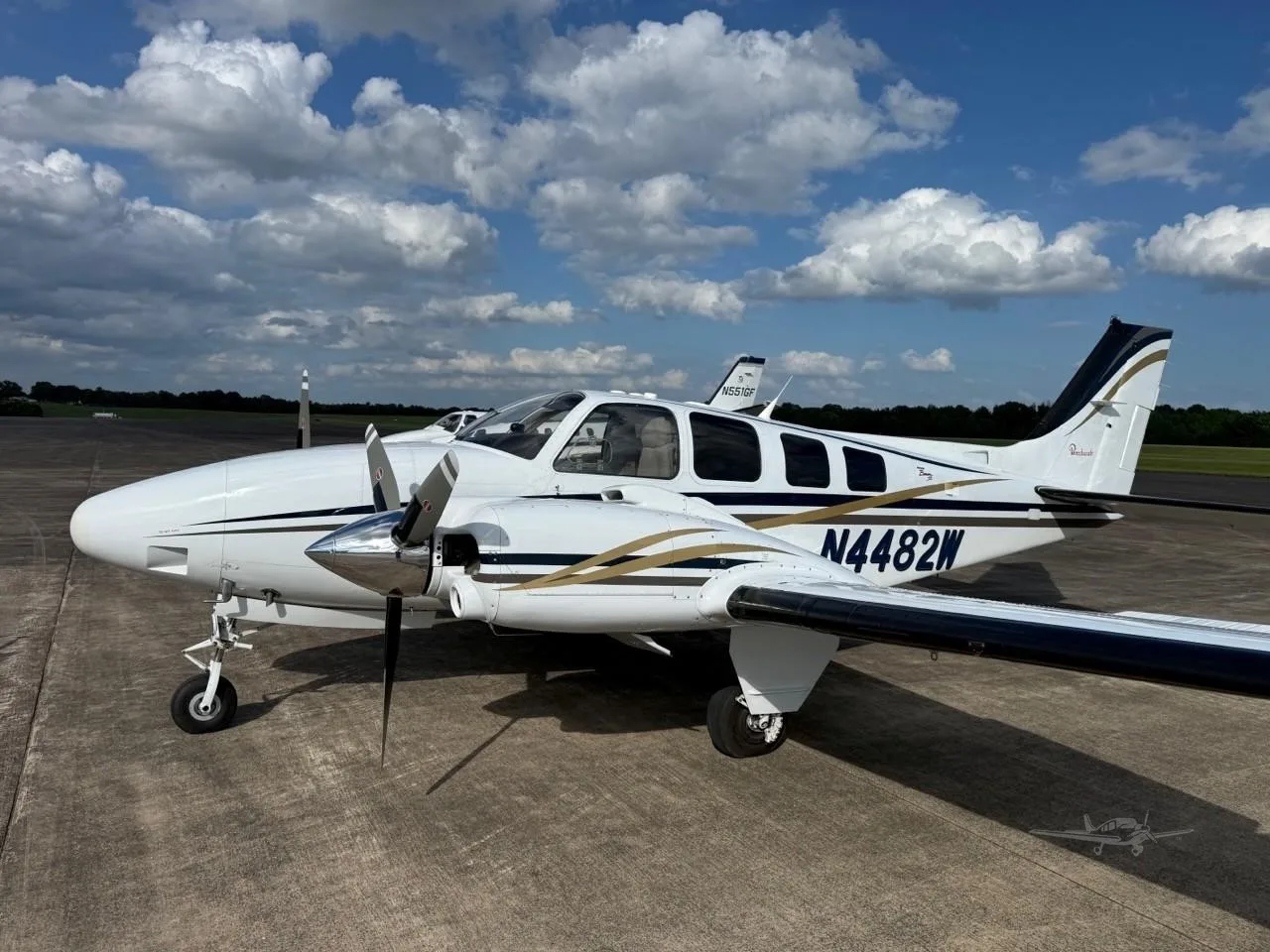 Exterior view of a 2000 BEECHCRAFT 58 BARON, N4482W.