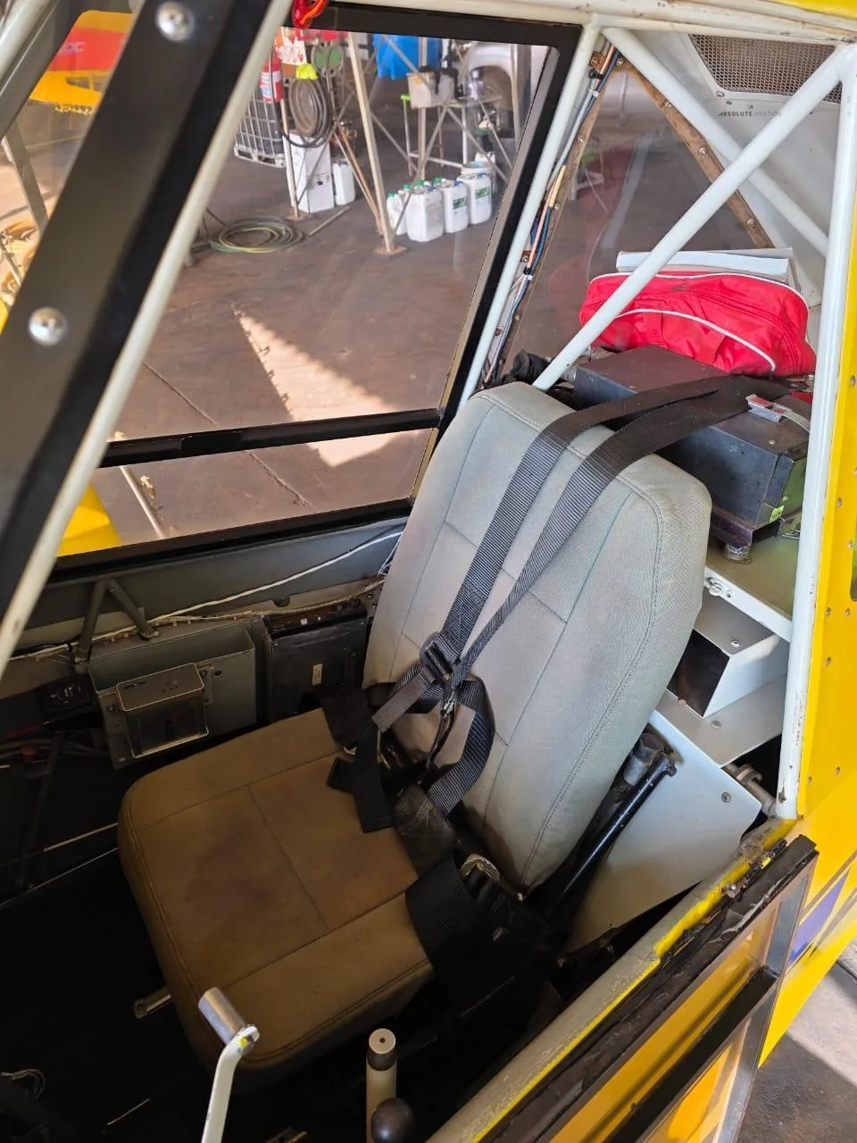 Exterior view of a 1976 PIPER PAWNEE.