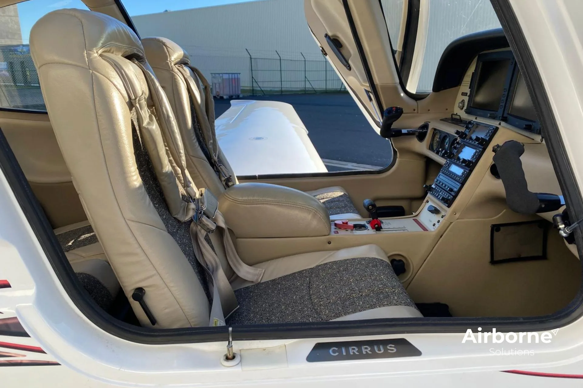 Cabin interior of a 2007 Cirrus SR20 G2.