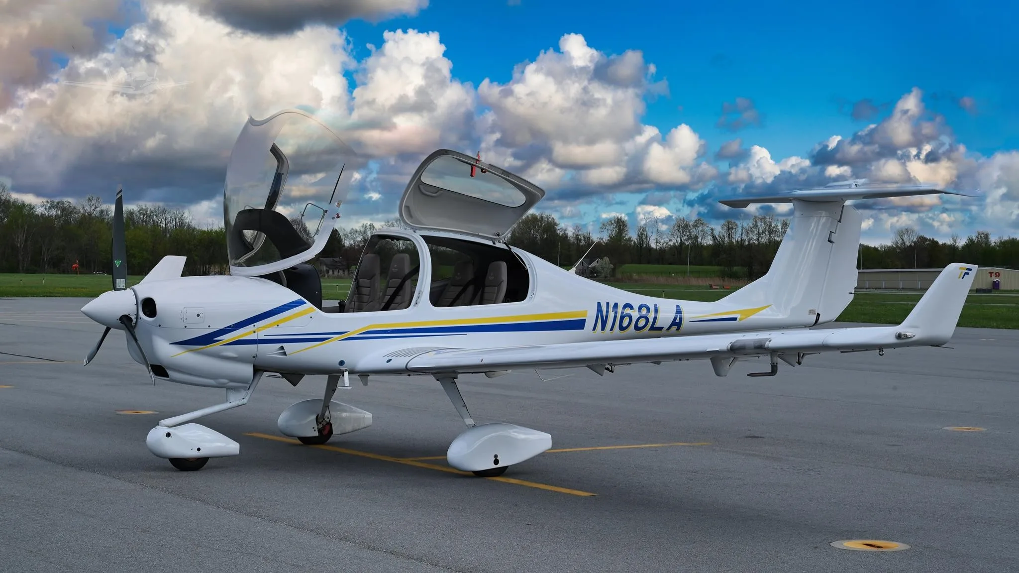 Marketing image of a 2020 DIAMOND DA40 NG.