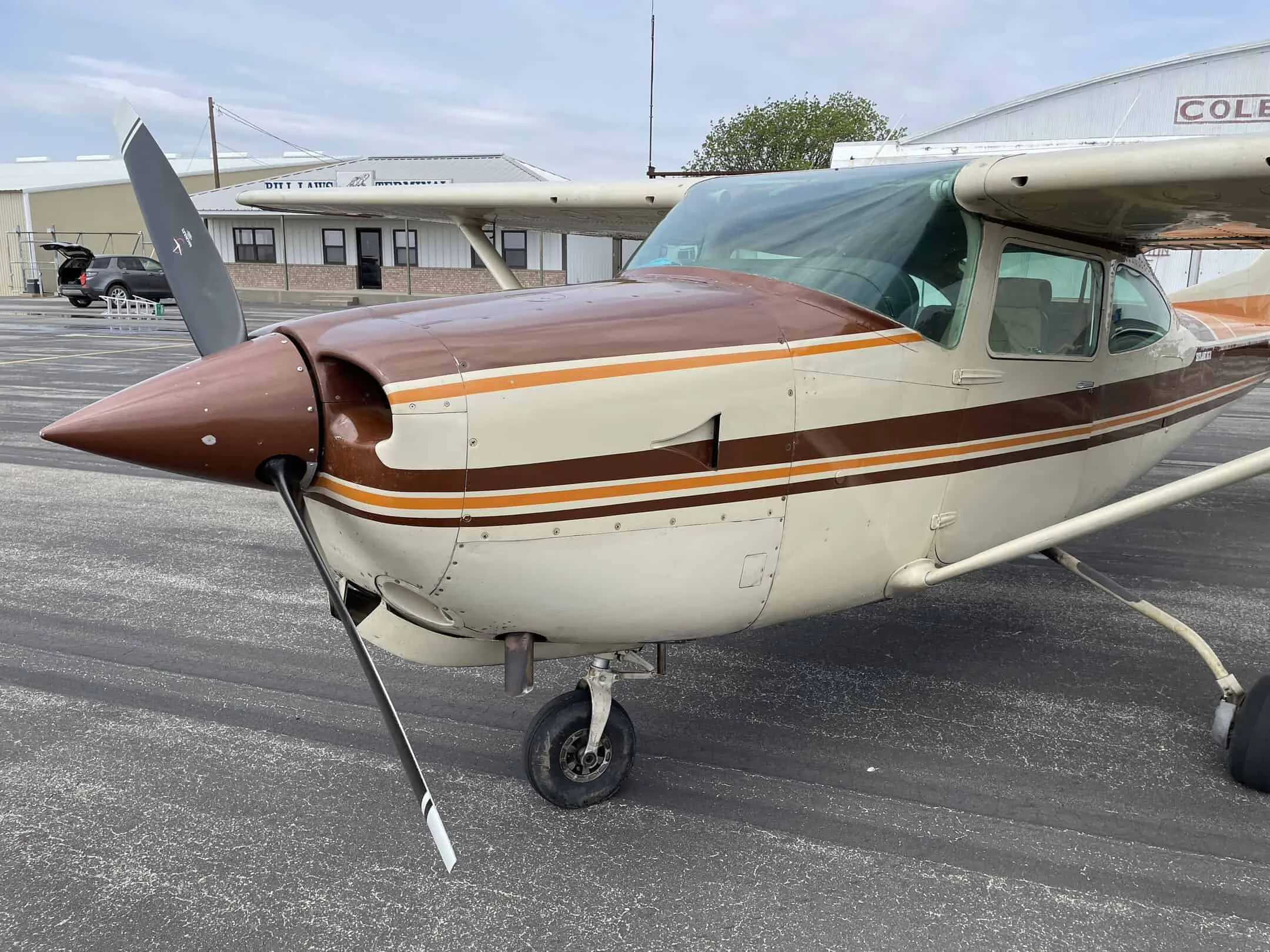 Avionics suite of a 1979 Cessna TR182.