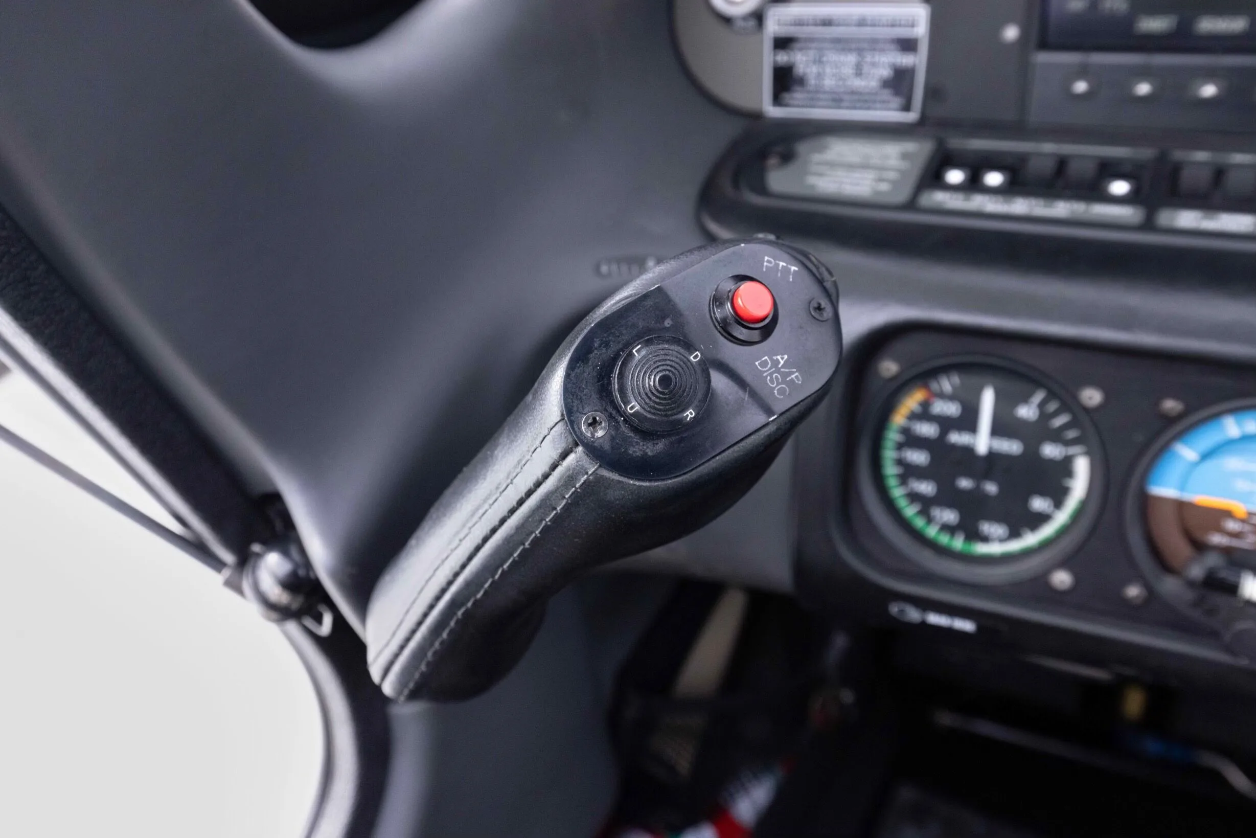 Cockpit and instrument panel of a 2008 Cirrus SR22-G3 Turbo GTS.