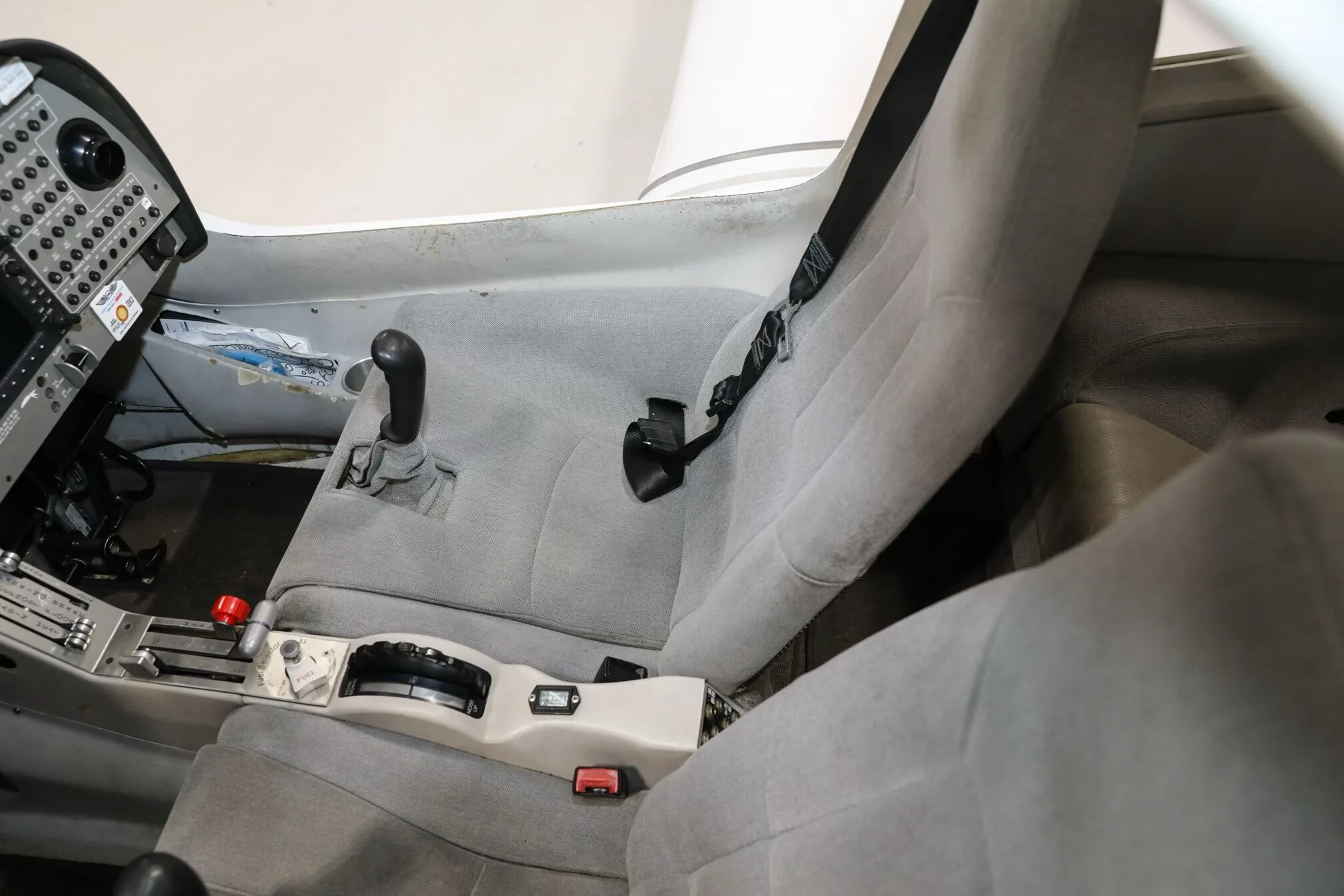 Cabin interior of a 2006 Diamond DA40-FP Diamond Star.