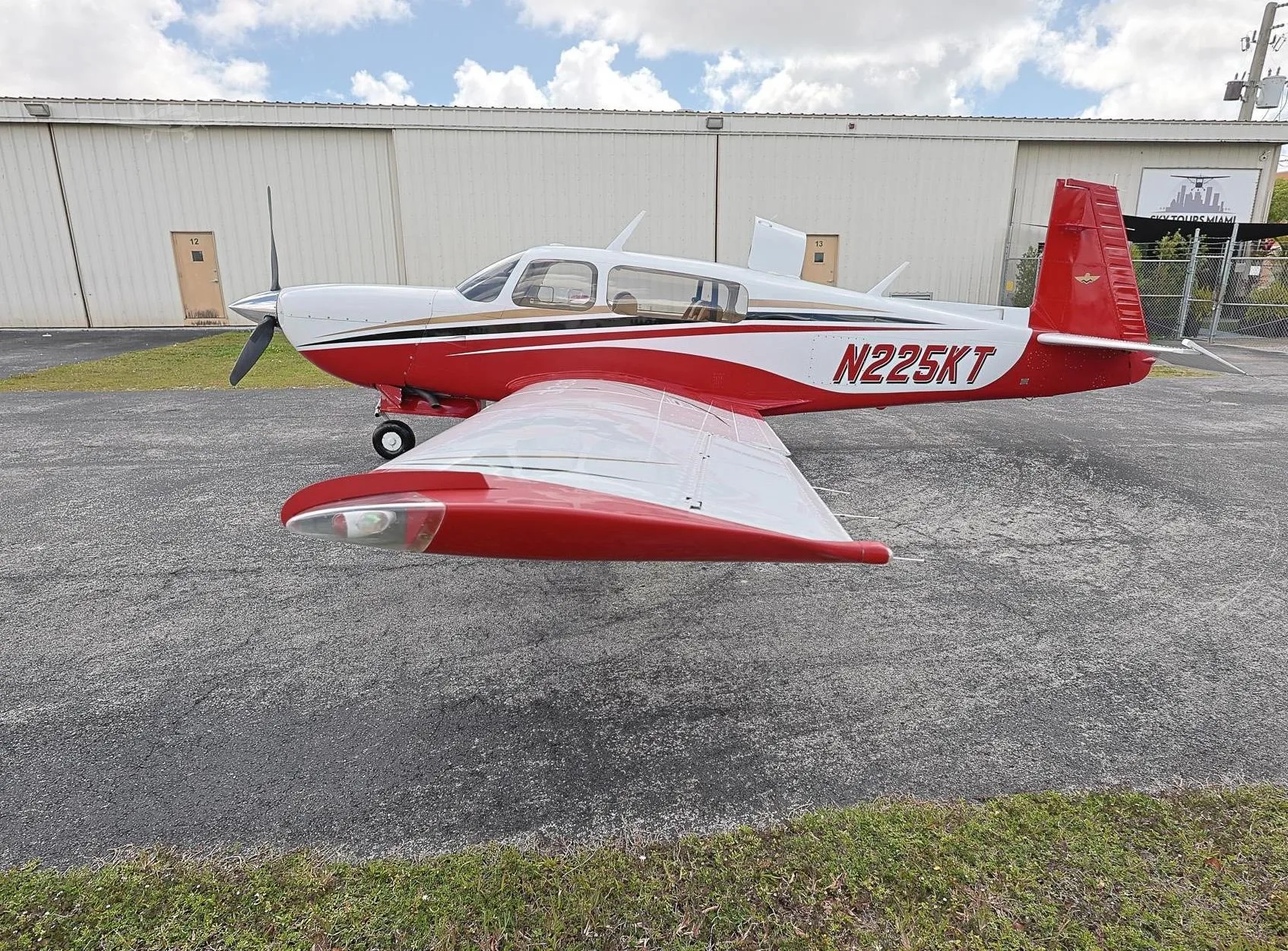 Exterior view of a 1993 MOONEY M20M TLS, N225KT.