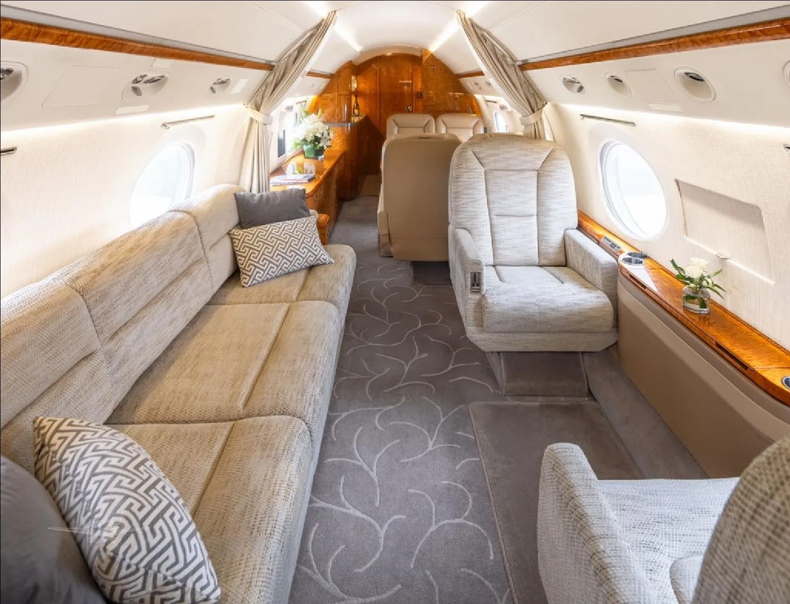 Cabin interior of a 2002 GULFSTREAM GIVSP.