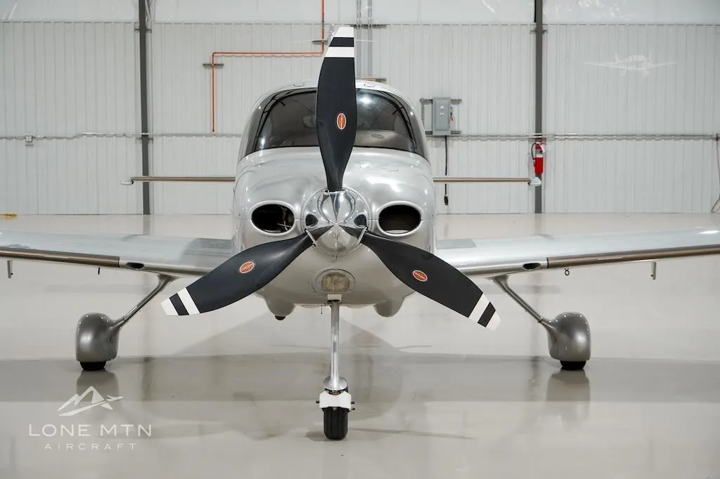 Exterior view of a 2006 CIRRUS SR22-G2 TURBO, N904CD.