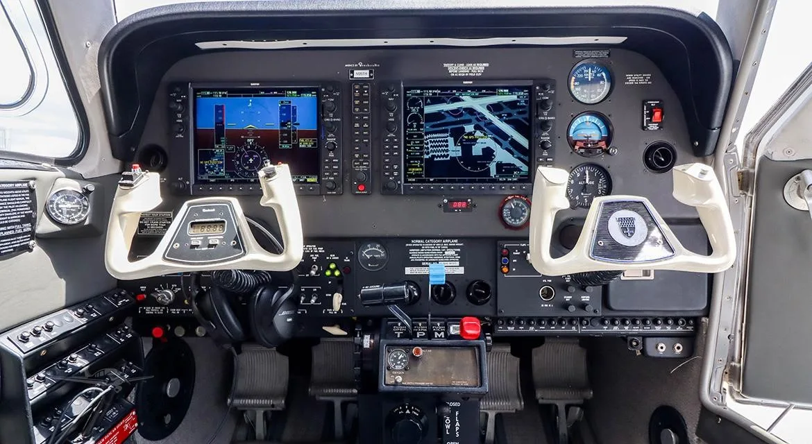 Cockpit and instrument panel of a 2006 BEECHCRAFT G36 BONANZA.