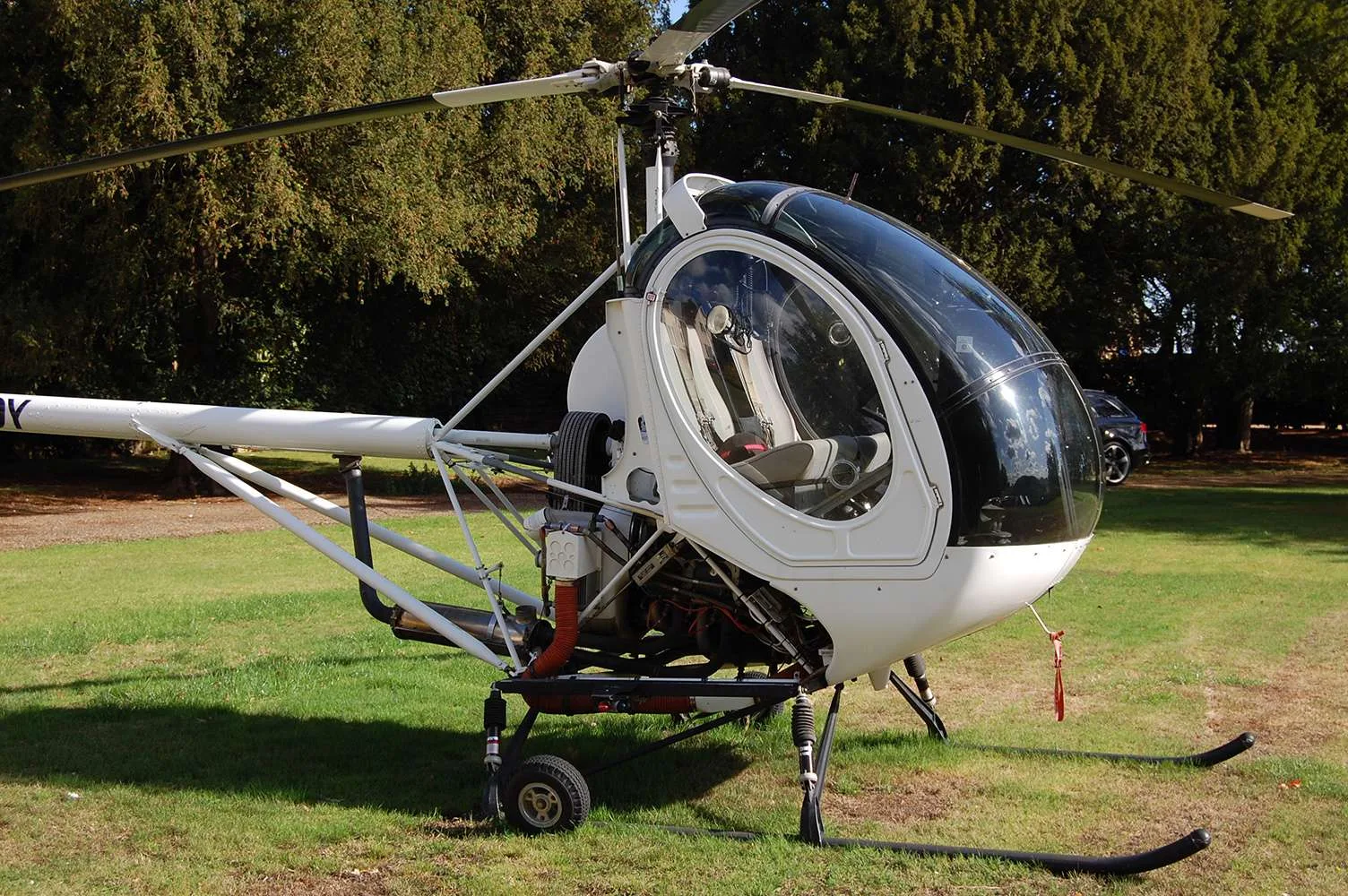 Exterior view of a 2006 Schweizer 269 CBi.